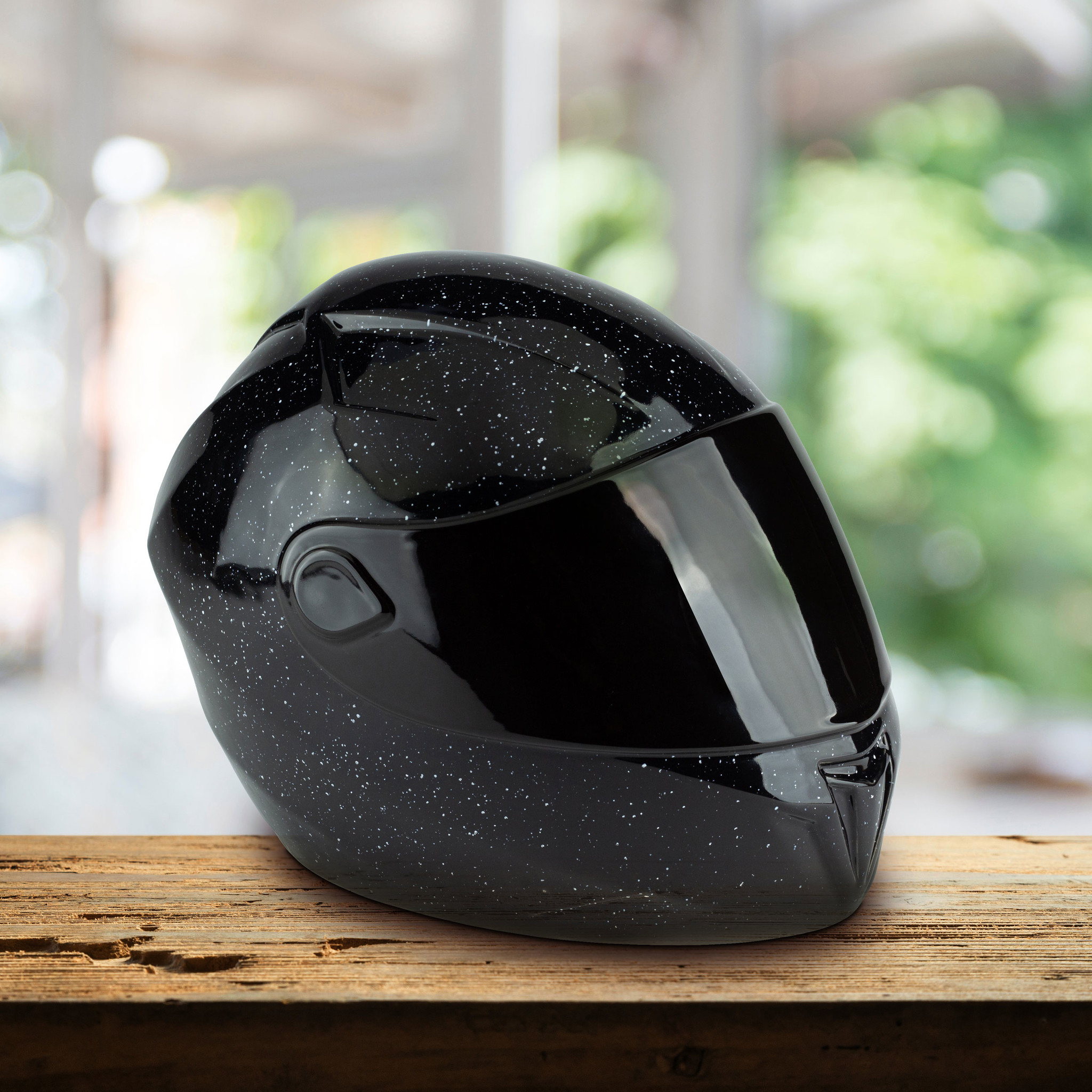 KU 127 Keramische urn Motorhelm